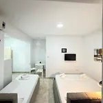 Skenderi شقة كساميل