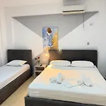 شقة Skenderi كساميل
