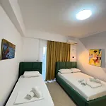 شقة Skenderi