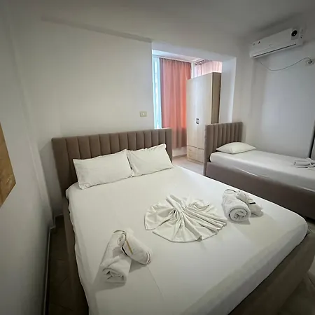 Skenderi Apartamento *