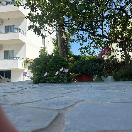 Skenderi Daire Ksamil